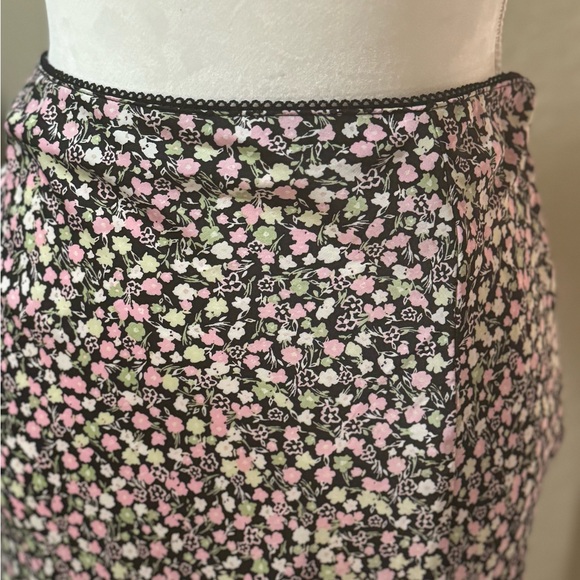 EUC H&M Floral black Lace Maxi Skirt SZ 6 waist flat 14” length 34” - Picture 4 of 5